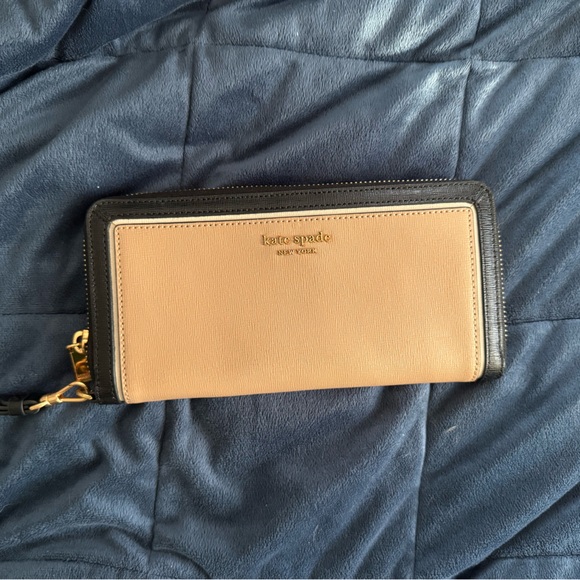 kate spade Handbags - Kate Spade Beige and Black Zip Wallet
